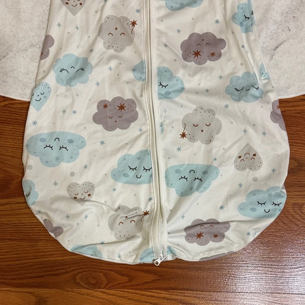 ⚠️ 2 Swaddle Blankets with Cloud and Star Patterns⚠️